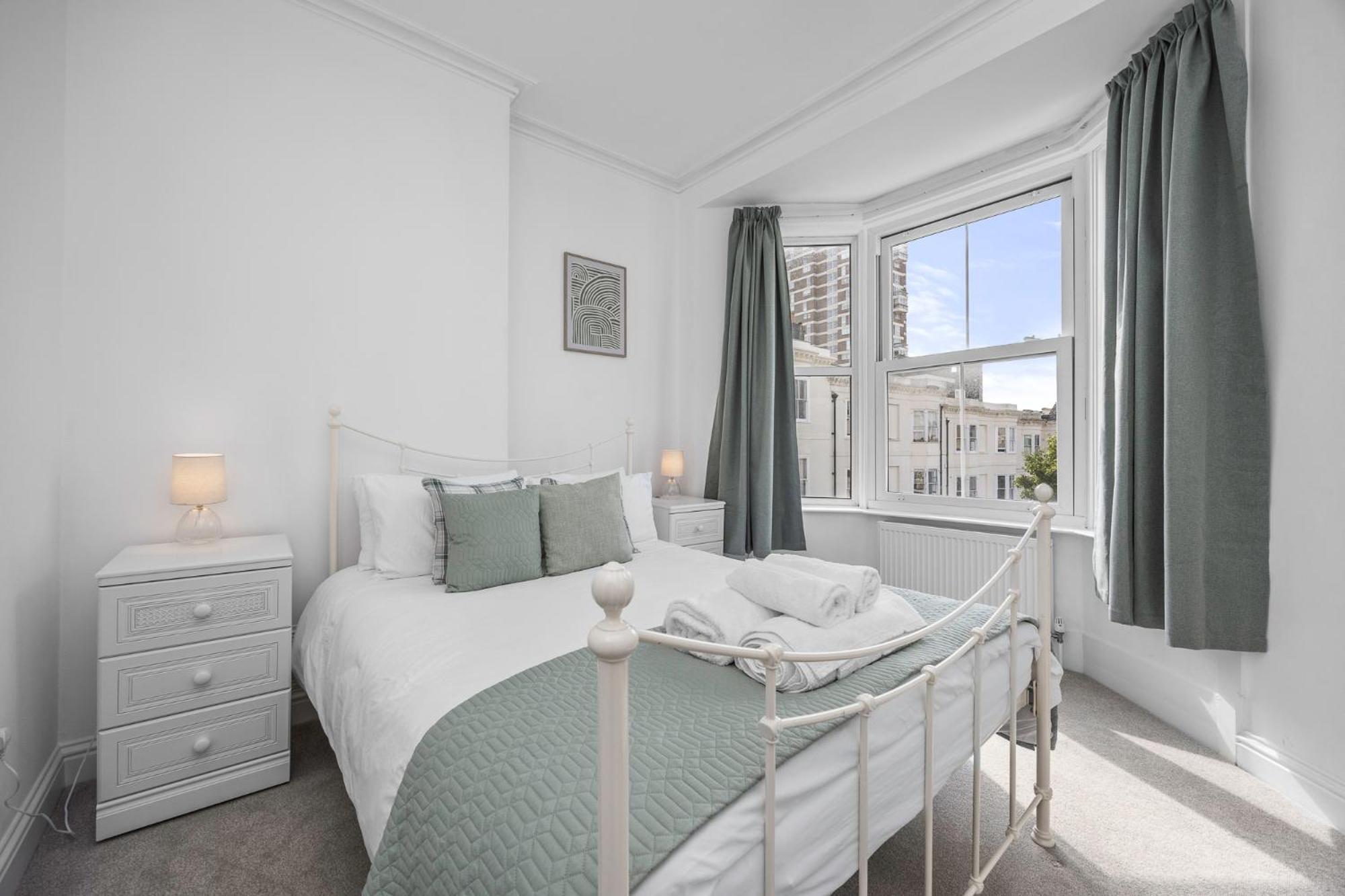 2 Bedroom Flat - With King Sized Beds, Netflix And Sky - Perfect For Contractors, Vacation Guests Or Those Relocating Okręg wyborczy Hove Zewnętrze zdjęcie