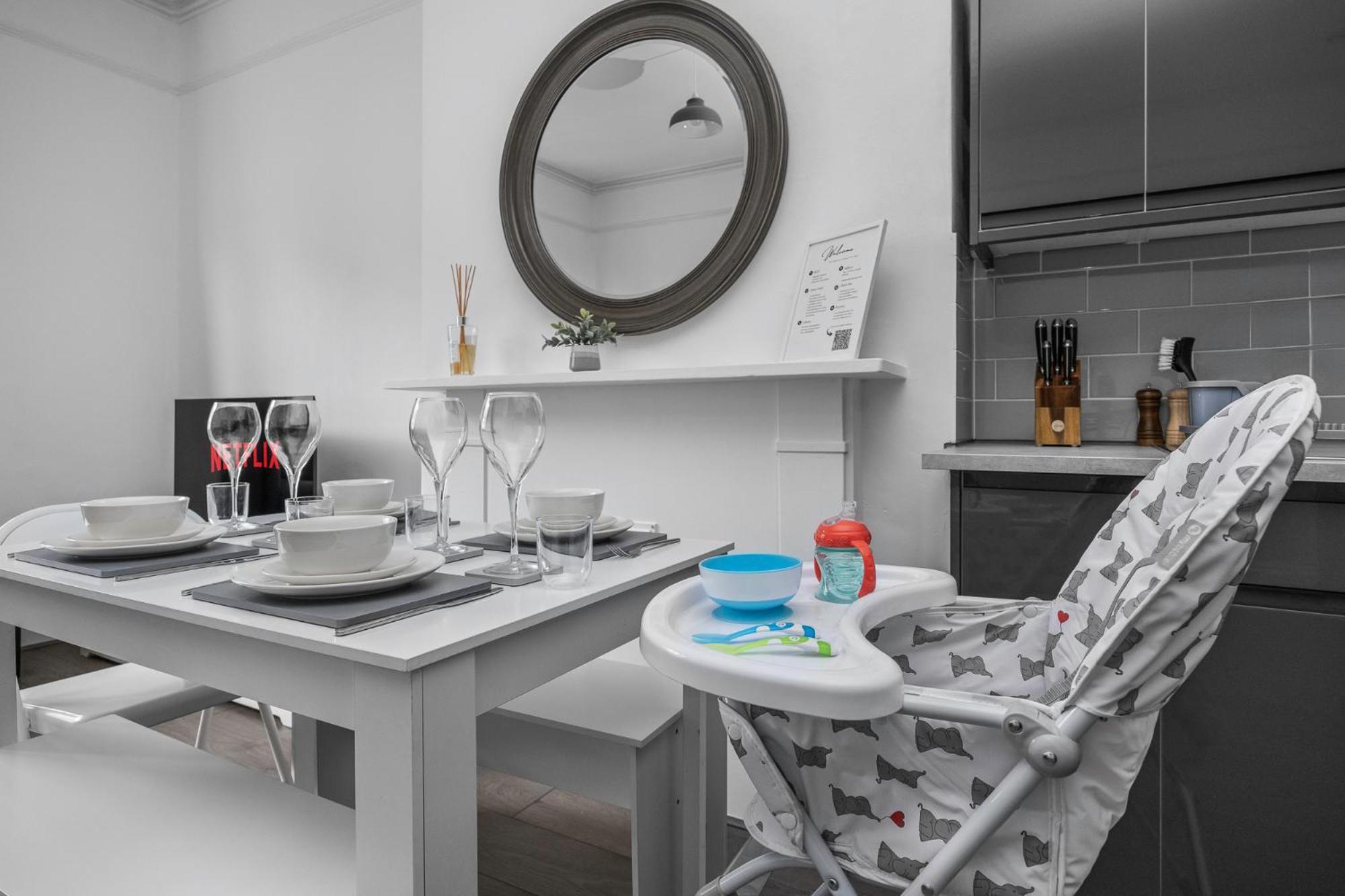 2 Bedroom Flat - With King Sized Beds, Netflix And Sky - Perfect For Contractors, Vacation Guests Or Those Relocating Okręg wyborczy Hove Zewnętrze zdjęcie