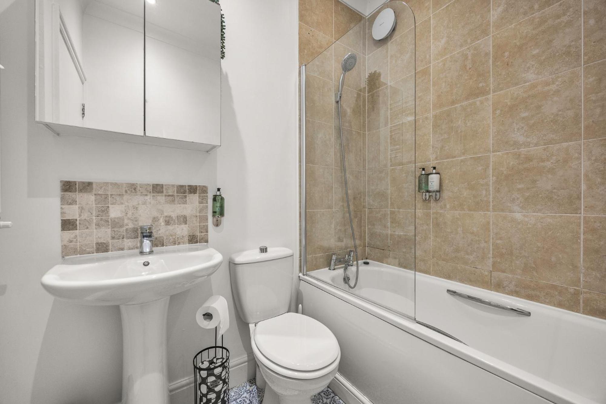 2 Bedroom Flat - With King Sized Beds, Netflix And Sky - Perfect For Contractors, Vacation Guests Or Those Relocating Okręg wyborczy Hove Zewnętrze zdjęcie