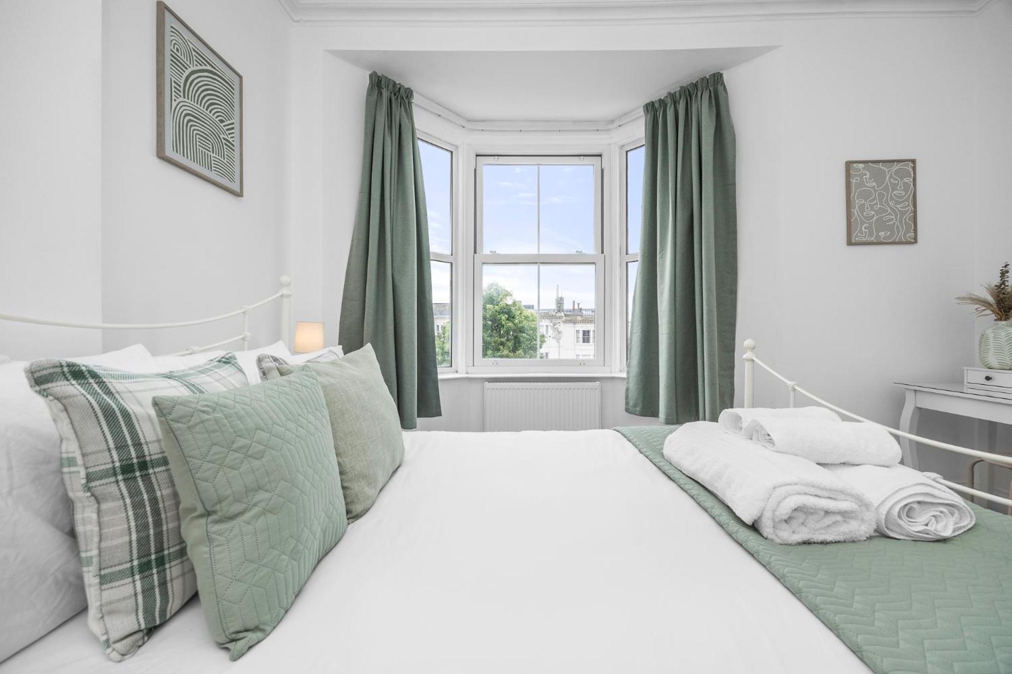 2 Bedroom Flat - With King Sized Beds, Netflix And Sky - Perfect For Contractors, Vacation Guests Or Those Relocating Okręg wyborczy Hove Zewnętrze zdjęcie