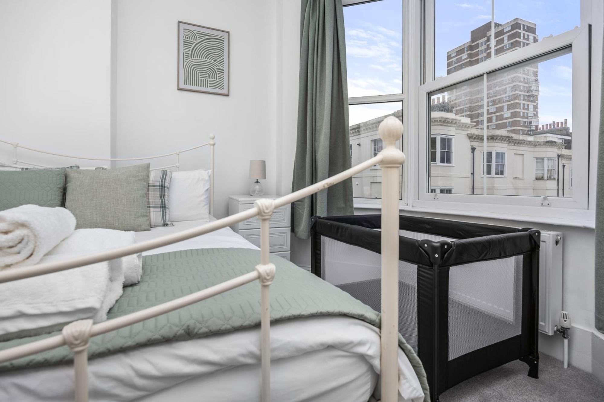 2 Bedroom Flat - With King Sized Beds, Netflix And Sky - Perfect For Contractors, Vacation Guests Or Those Relocating Okręg wyborczy Hove Zewnętrze zdjęcie