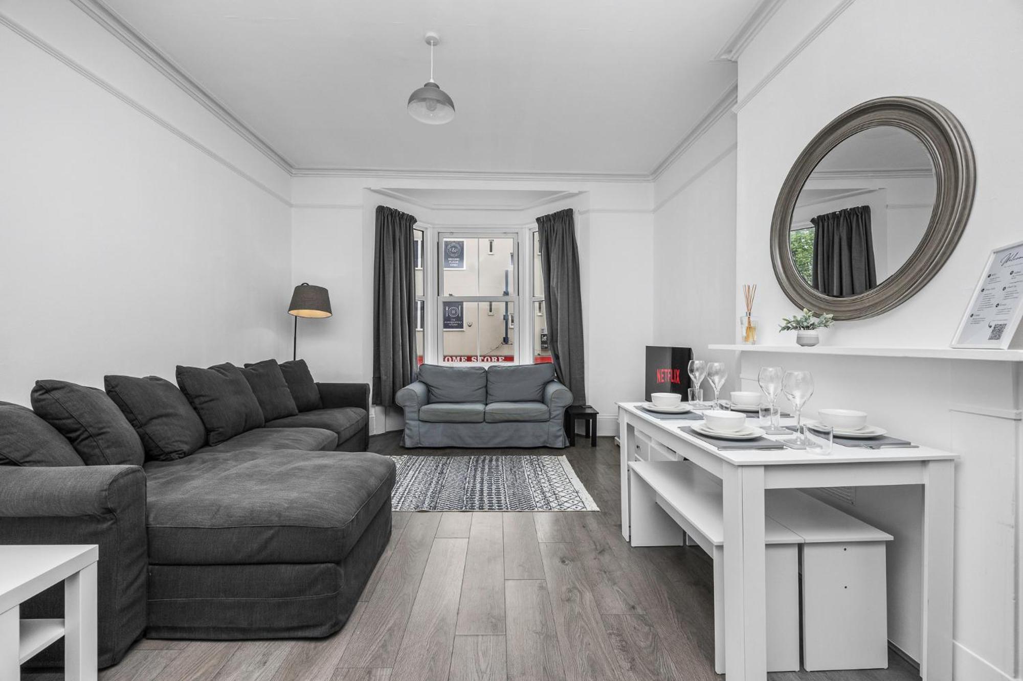 2 Bedroom Flat - With King Sized Beds, Netflix And Sky - Perfect For Contractors, Vacation Guests Or Those Relocating Okręg wyborczy Hove Zewnętrze zdjęcie