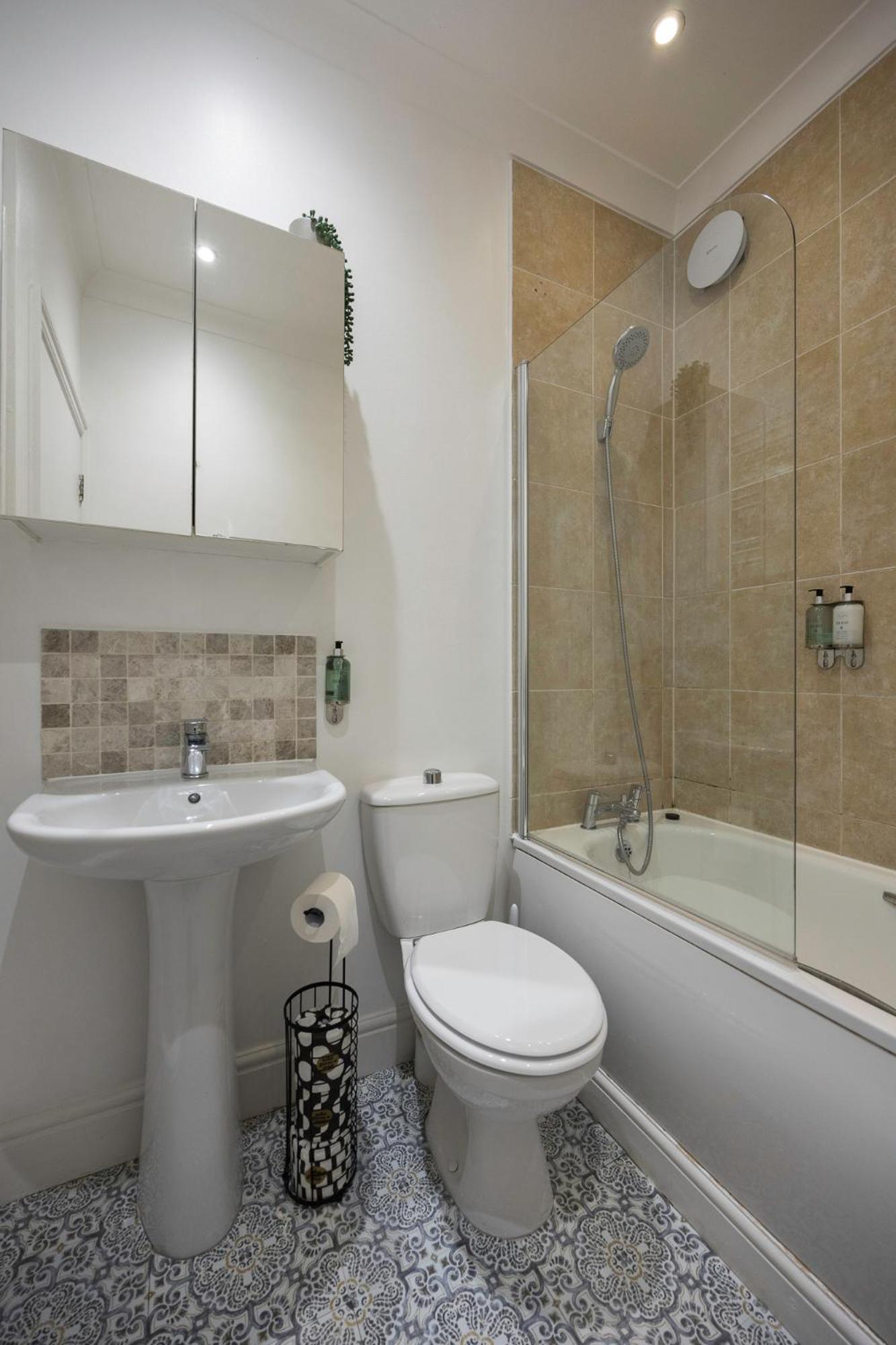 2 Bedroom Flat - With King Sized Beds, Netflix And Sky - Perfect For Contractors, Vacation Guests Or Those Relocating Okręg wyborczy Hove Zewnętrze zdjęcie