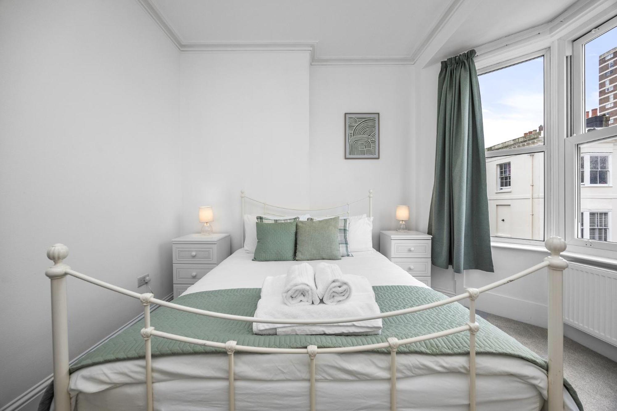 2 Bedroom Flat - With King Sized Beds, Netflix And Sky - Perfect For Contractors, Vacation Guests Or Those Relocating Okręg wyborczy Hove Zewnętrze zdjęcie